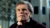 Willem Dafoe as Dr. Godwin Baxter (Image via Amazon Prime Video)